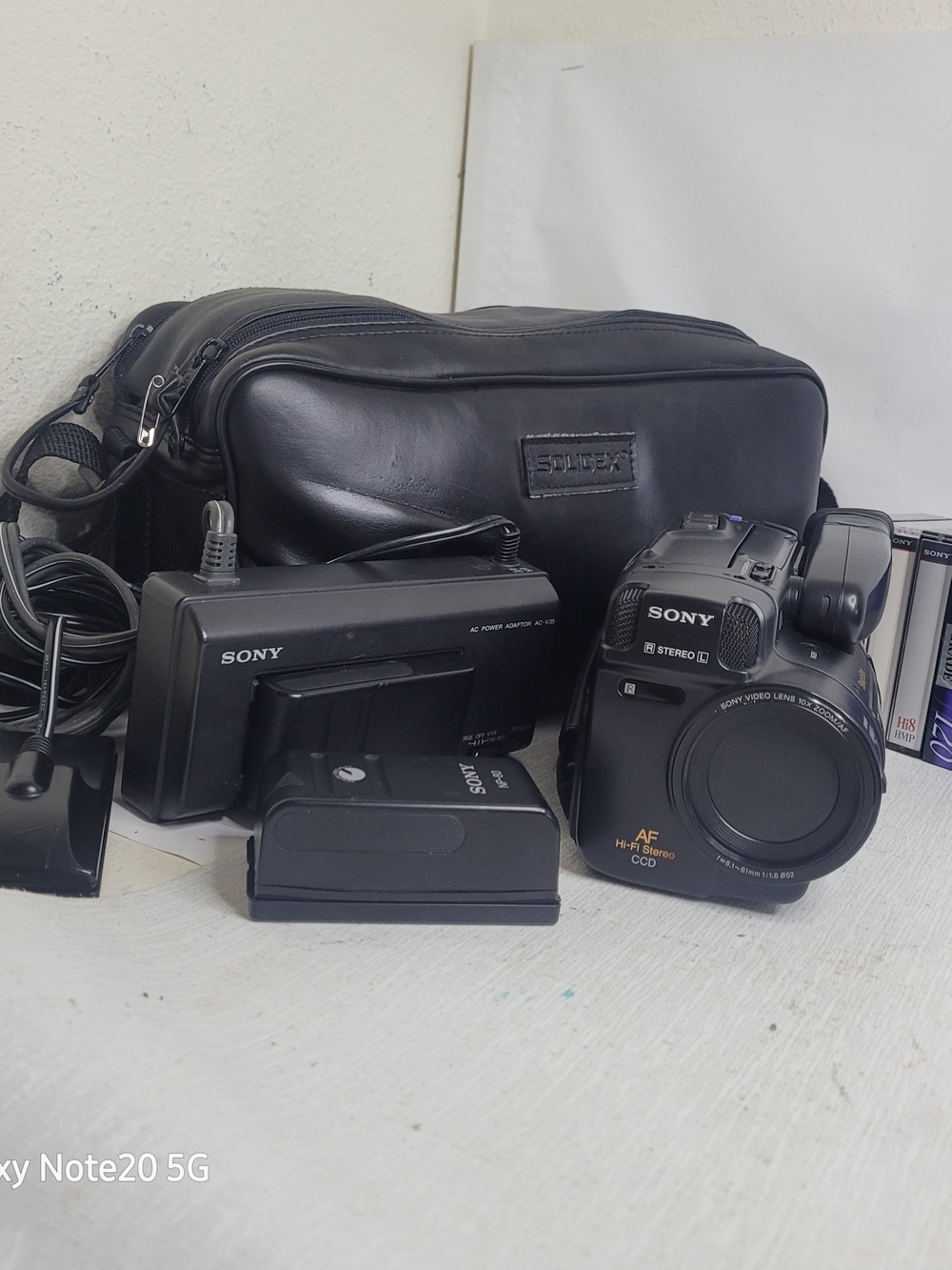 Vtg Sony Handycam CCD-TR91 Camcorder w/ Battery, Charger,Tapes, Case -Untested